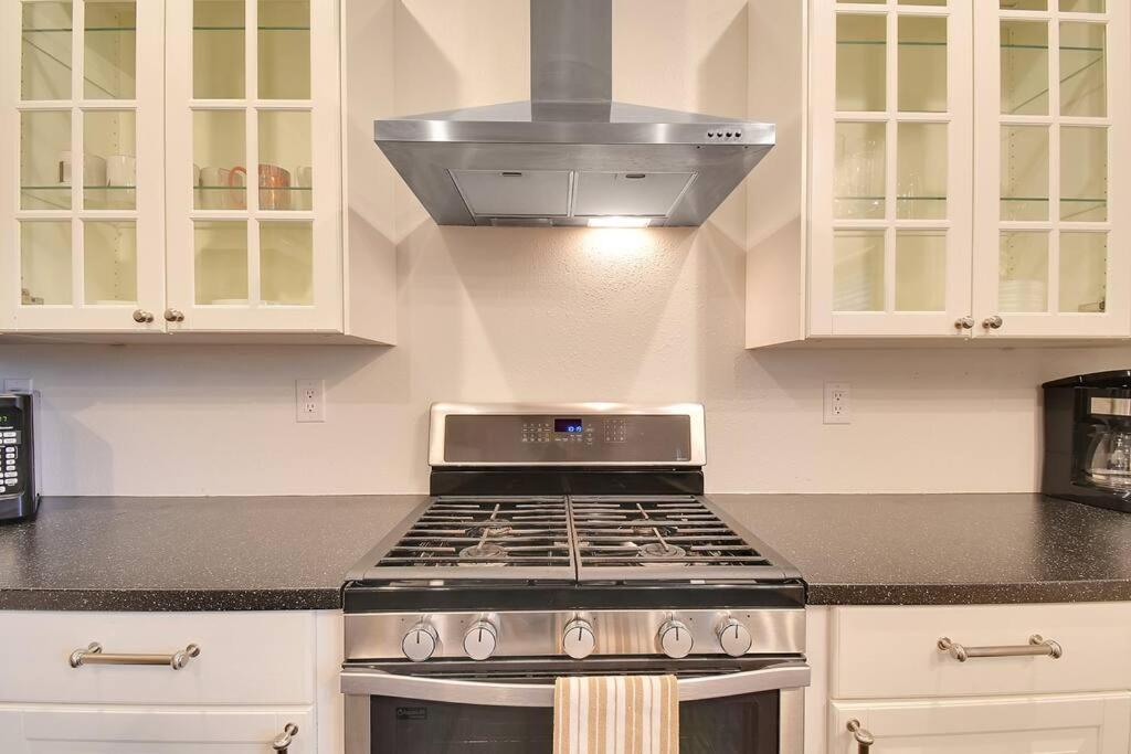 Holiday home The Charming With A Pool Yuba City