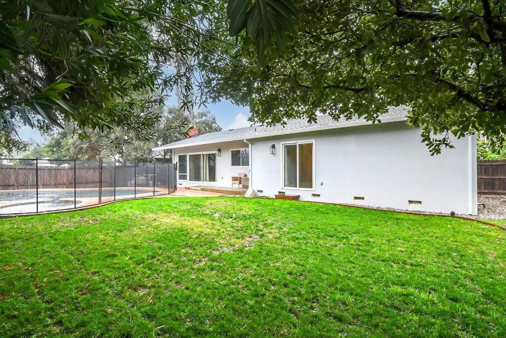 Holiday home The Charming With A Pool Yuba City