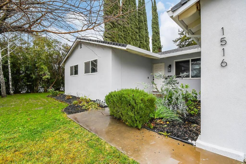 The Charming With A Pool Holiday home Yuba City